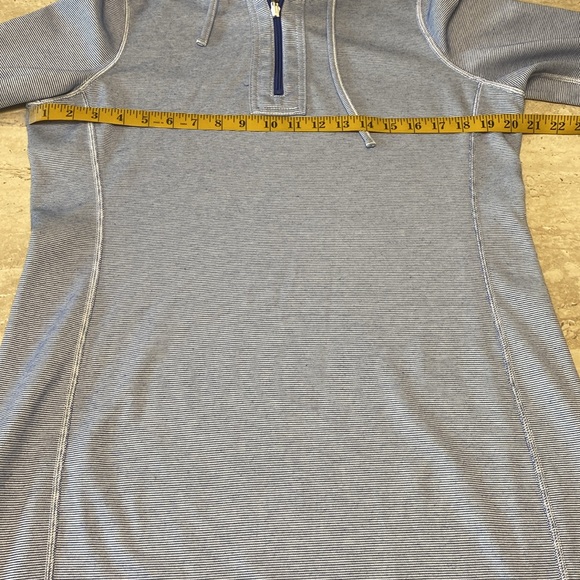 NWOT beautiful Tommy Bahama Denim look, hi low hem, see measurements in photos. - Picture 8 of 11